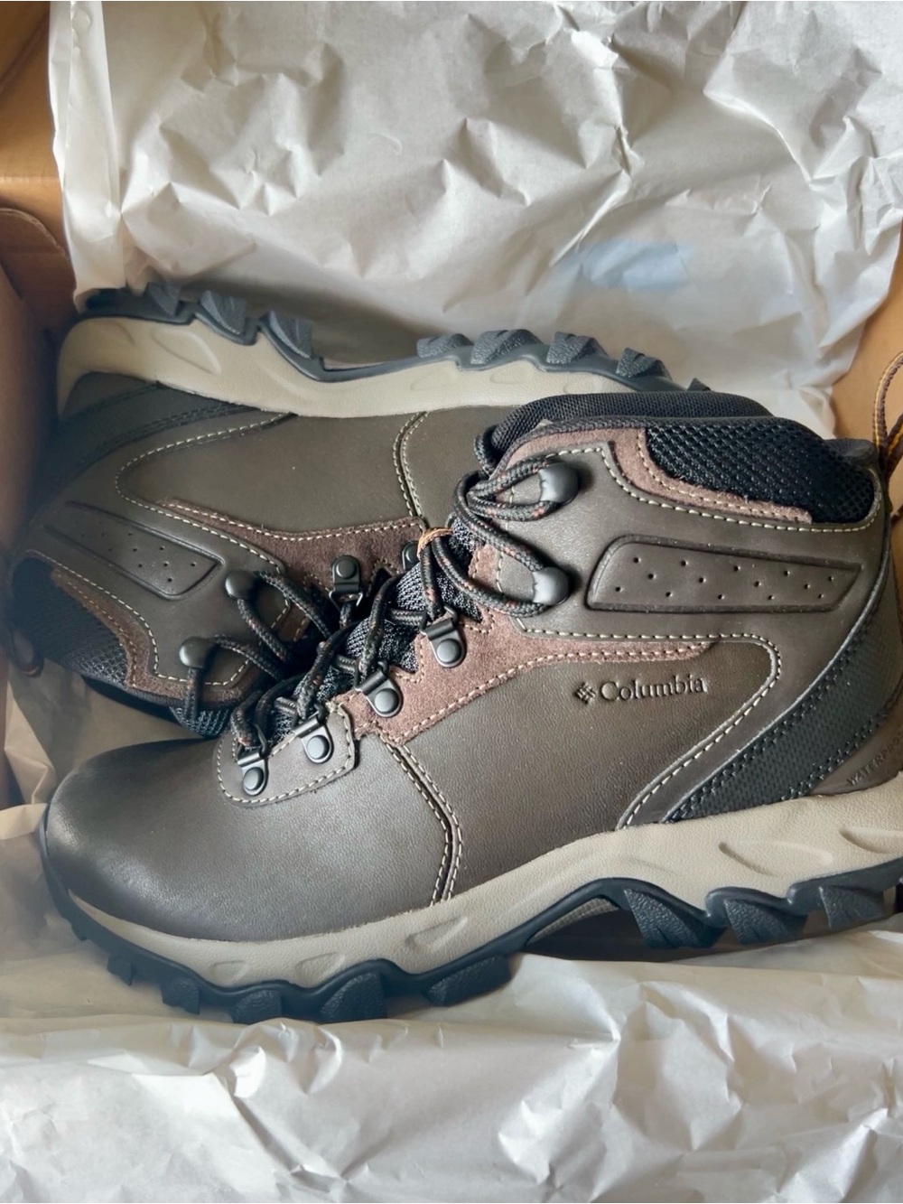 Columbia Newton Ridge Plus II Waterproof Hiking Boots Cordovan Mens 7.5 NIB/NWT